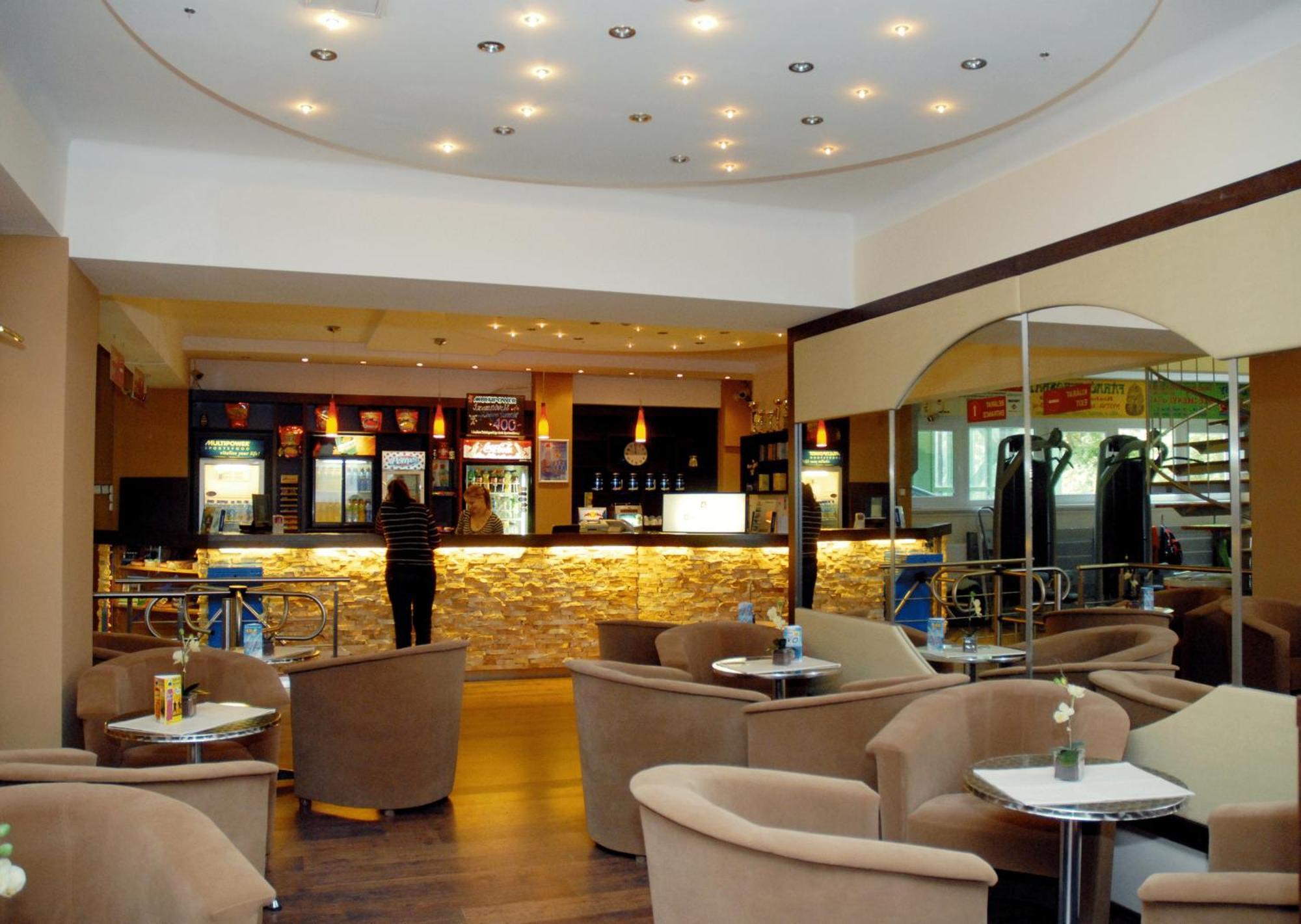 Sport Hotel Debrecen Exterior photo